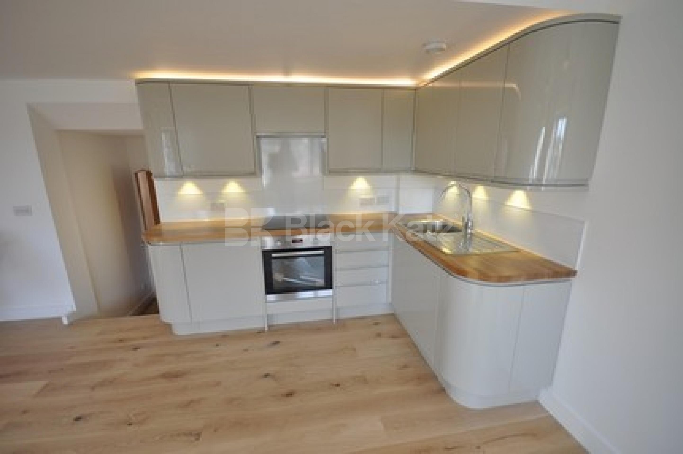 			LET, 2 Bedroom, 1 bath, 1 reception Flat			 Sutton Court Road, Chiswick W4